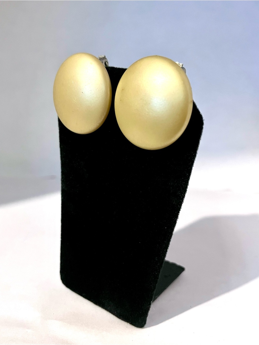 Vintage Coro Dome Clip-On Earrings, Coro Jewelry, Vintage Coro Earrings - Picture 3 of 4